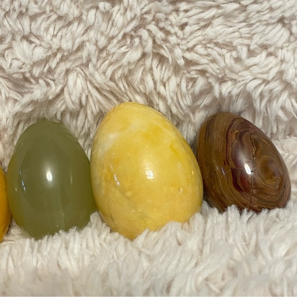Set of 12 different sizes and types alabaster eggs - Picture 8 of 11